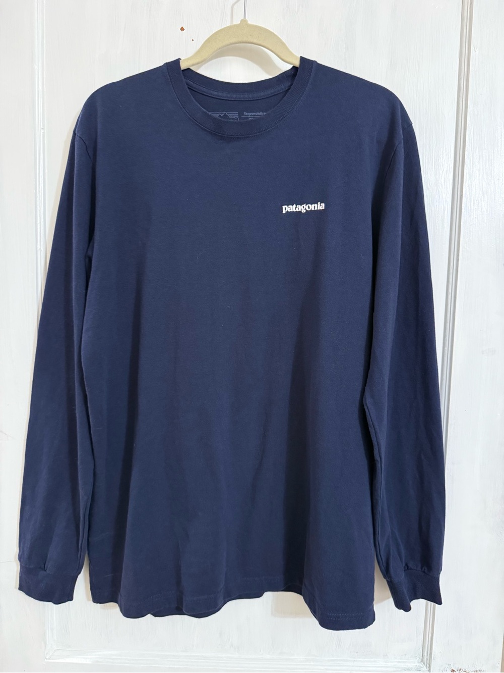 Patagonia Mens Longsleeve Logo Shirt Navy Blue Medium